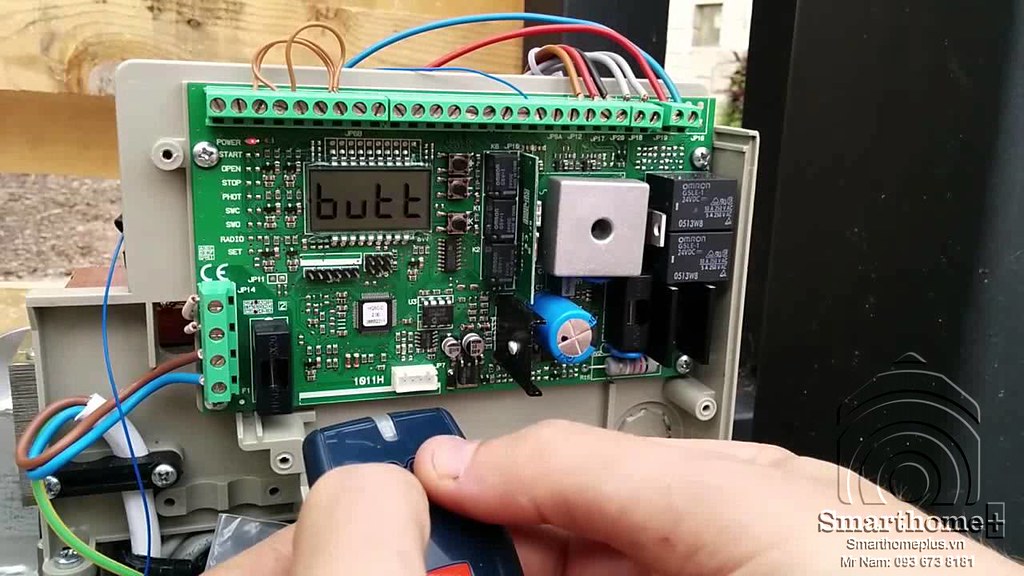 cong-tac-dieu-khien-dong-mo-cong-tu-dong-wifi-smarthomeplus-shp-ag1 